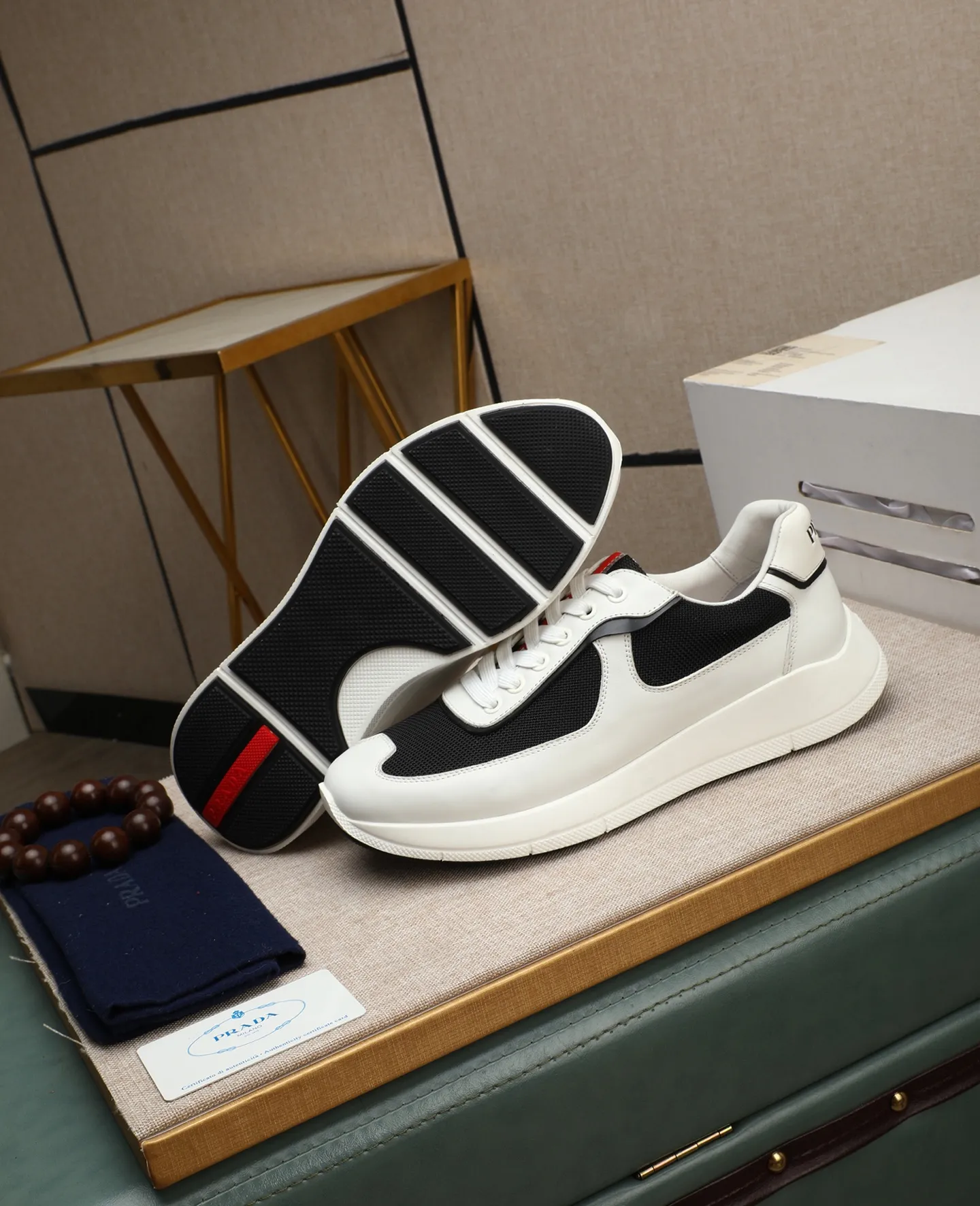 Men's shoes 💰600 Top quality New hot models on the official website, timeless for a century, 🆘 Trendy brand (Prada) mainly promotes hot models, avant-garde and versatile fashion men's shoes private version molding, cowhide surface splicing 1:1 oil edge treatment... fashionable and simple, original imported cowhide lining cowhide feet; the atmosphere and personality are more fashionable, eye-catching and pursuing class, it will subvert the old idea and be a must-have for fashion trendsetters with you! Must keep it for yourself! High-end comfort, high-end quality workmanship. Size: 38-44 Various colors available. full package